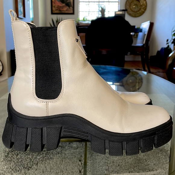 Guess Chelsea Boot, Cream/Black w/ Steel Accents - Picture 3 of 4